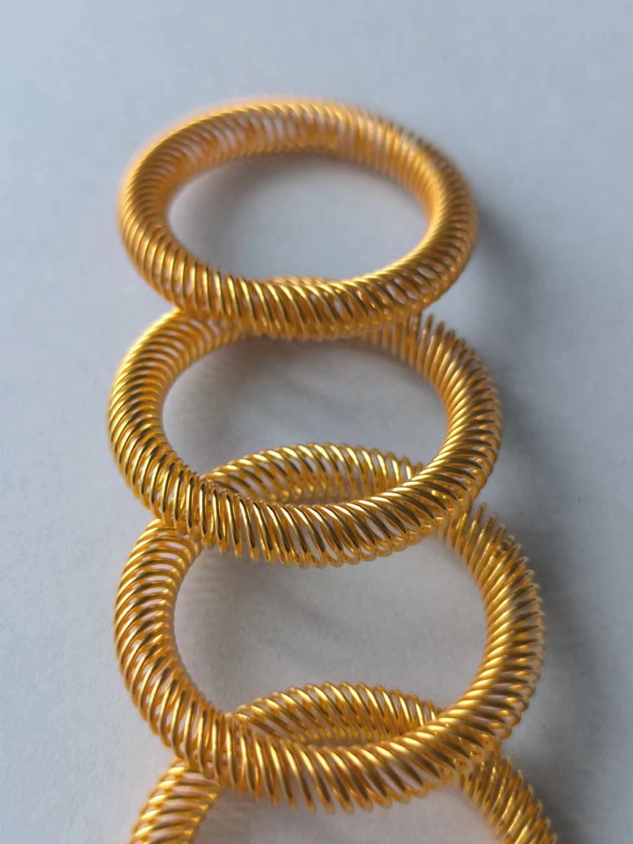 The wide application of inclined coil springs
