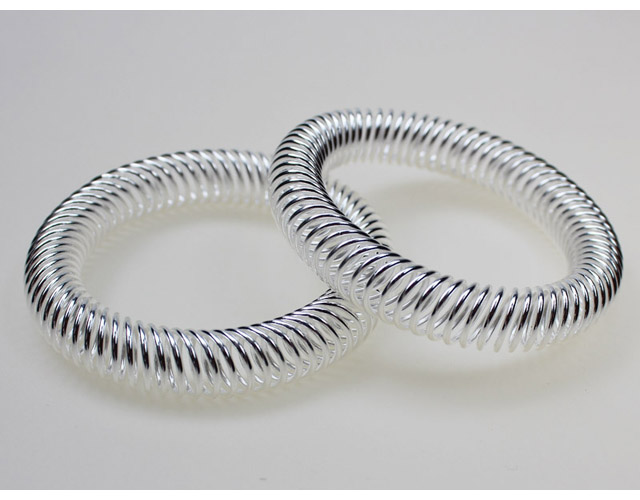 Conductivity of spring contact fingers